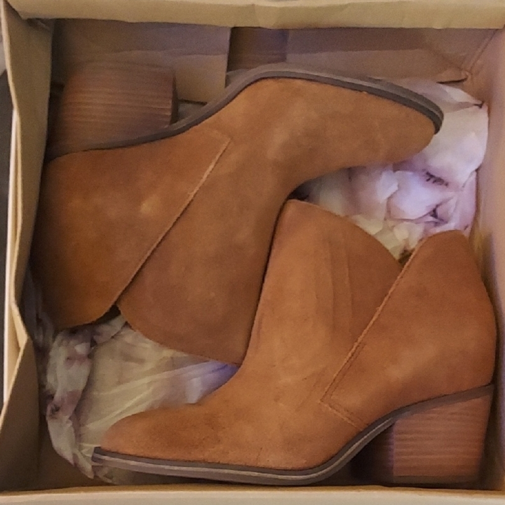 Jessica Simpson Tan Ankle Boots with Stacked Heel